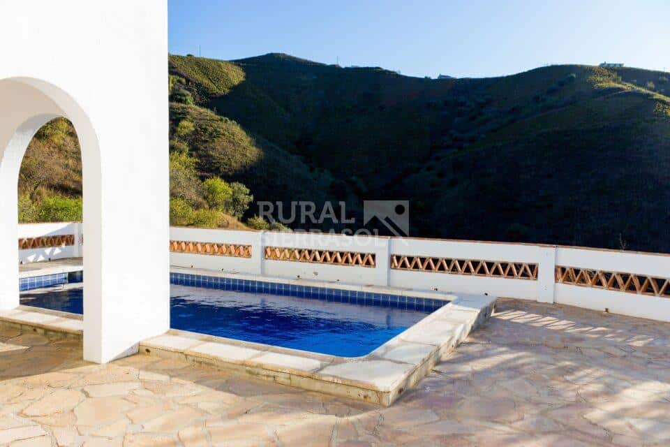 Piscina y montañas de casa rural en Almáchar (Málaga)-1192