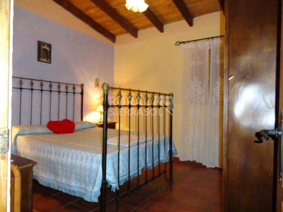 Dormitorio con cama doble de Casa rural en Almachar (Málaga)- 1488