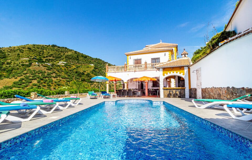 Preciosa Villa en Sayalonga, con piscina, aire acondicionado y wi-fi - Imagen 5