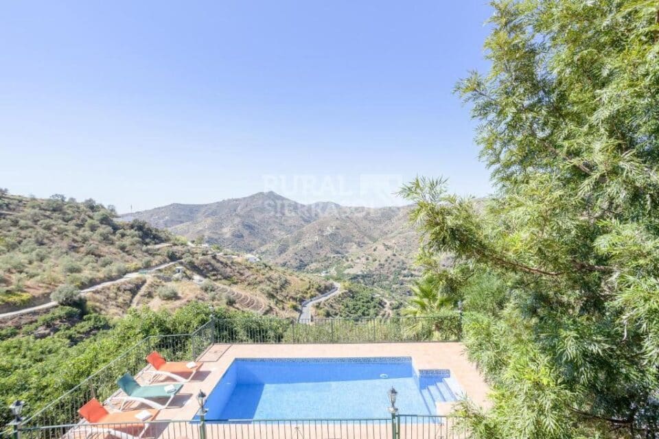Encantadora Casa de Madera en Sayalonga, con piscina, wi-fi - Imagen 5