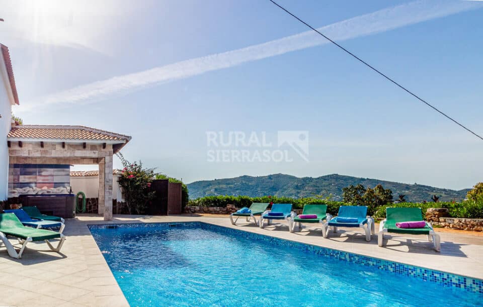 Preciosa Villa en Sayalonga, con piscina, aire acondicionado y wi-fi - Imagen 6