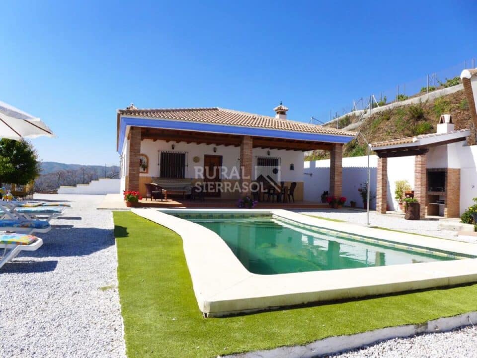 Piscina y barbacoa de Casa rural en Almáchar (Málaga)-752