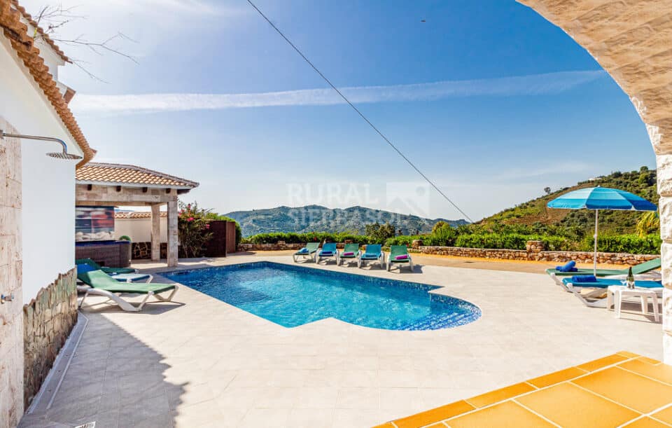 Preciosa Villa en Sayalonga, con piscina, aire acondicionado y wi-fi - Imagen 9
