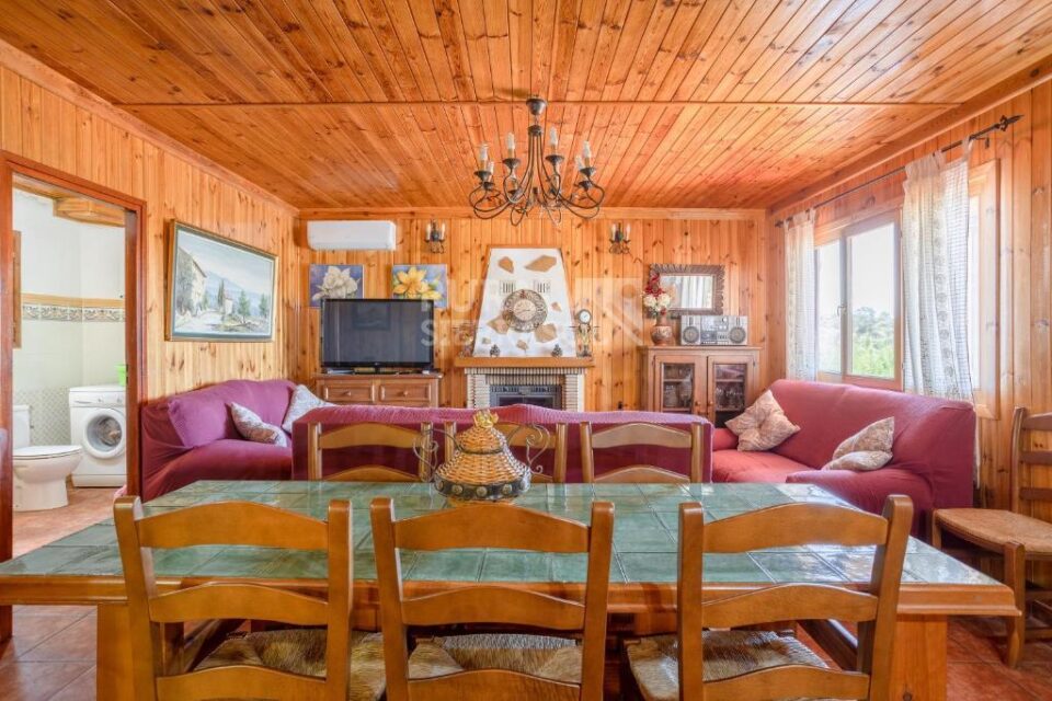 Encantadora Casa de Madera en Sayalonga, con piscina, wi-fi - Imagen 9