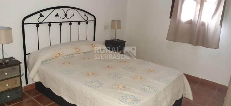Habitación con cama doble de Casa rural en Almáchar (Málaga)-0937
