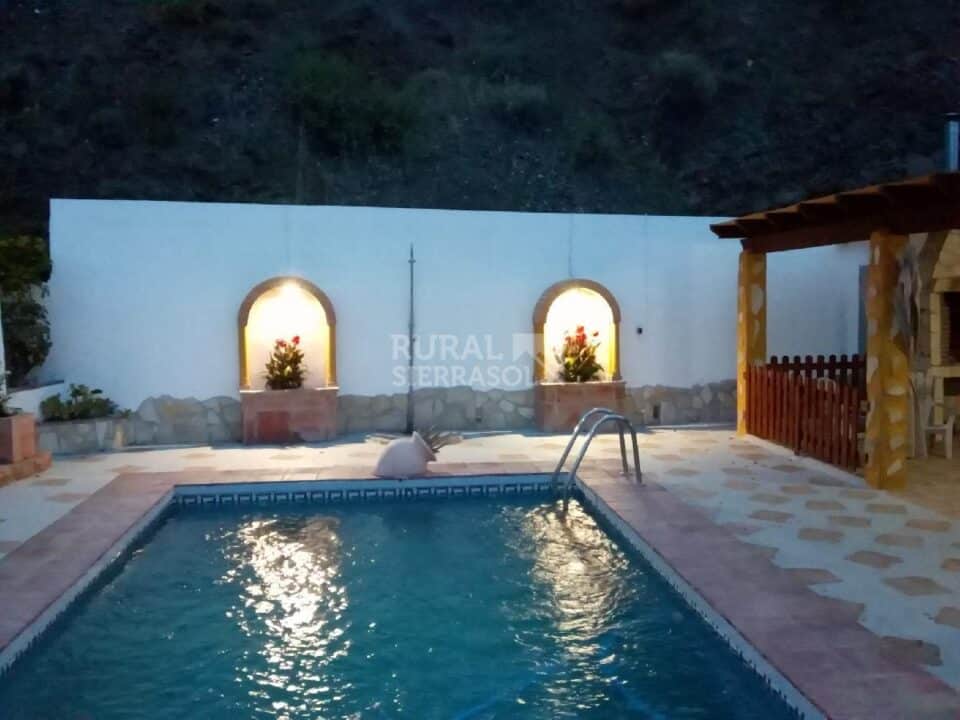 Piscina de noche de Casa rural en Almáchar (Málaga)-0937