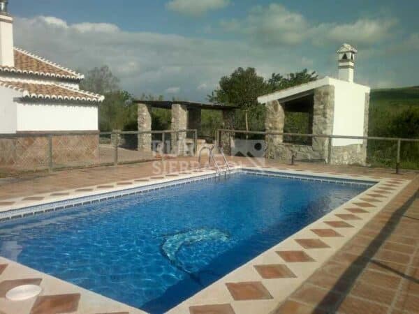 Piscina y zona de barbacoa de Casa rural en Antequera (Málaga)-3325