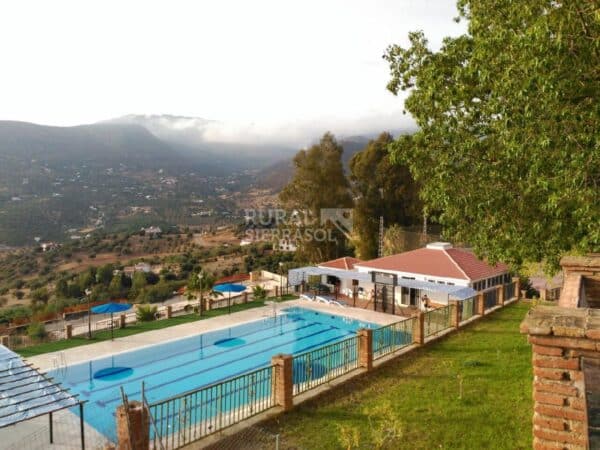 Piscina municipal junto a Casa rural en Alcaucín (Málaga)-3701