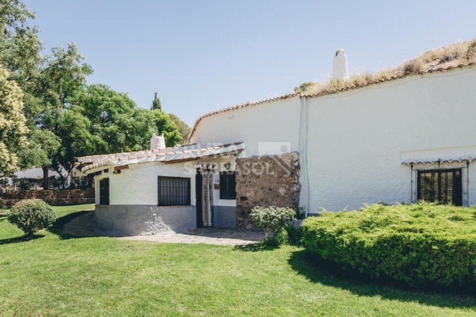 Coqueta Casa Cueva en Alcudia de Guadix, con piscina, barbacoa y wi-fi - Imagen 2