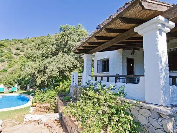 Piscina y fachada de Casa rural en El Chorro - Álora (Málaga)-2853