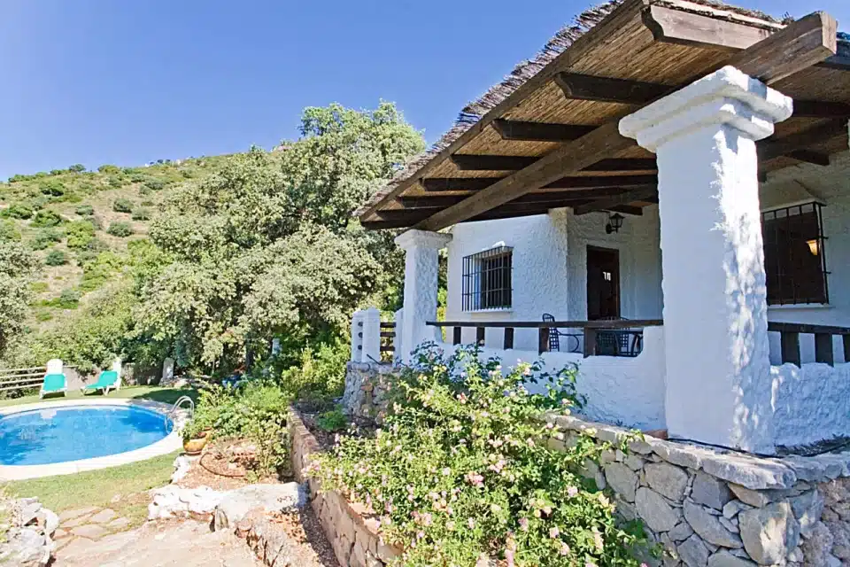 Piscina y fachada de Casa rural en El Chorro - Álora (Málaga)-2853