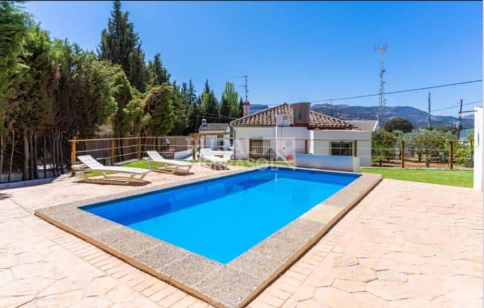 Piscina y fachada en Casa rural en Ronda (Málaga)-3787