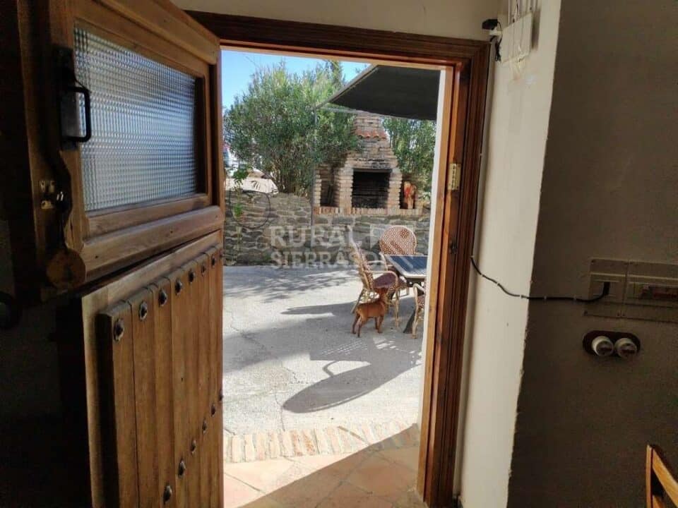 Confortable casa cueva en Baza, con piscina, chimenea y barbacoa - Imagen 10