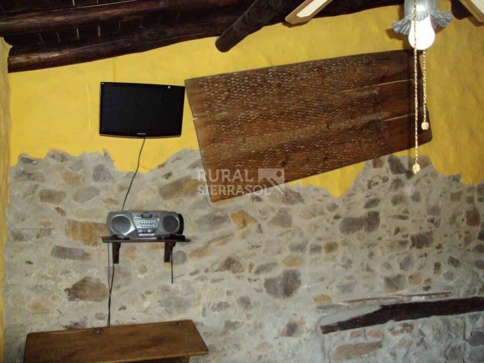 Preciosa Casa Rural en Benarrabá, con chimenea, ducha hidromasaje - Imagen 11