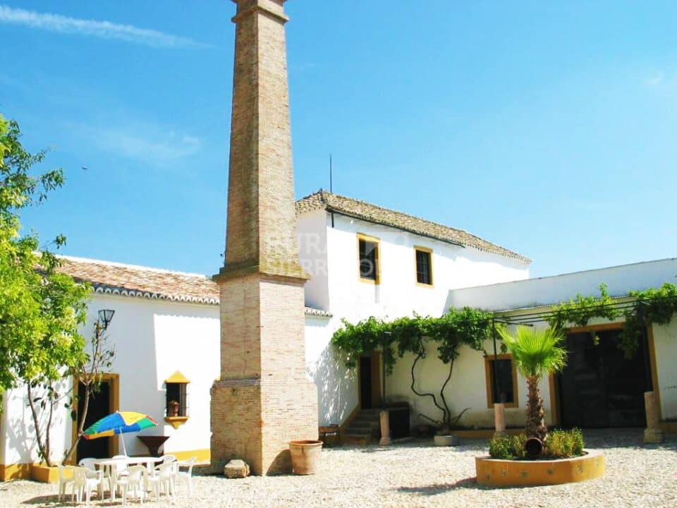 Cortijo cerealista del siglo XIX con chimenea, piscina y barbacoa en Cañete la Real - Imagen 10