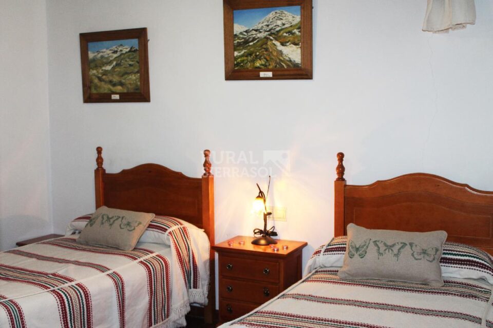 Amplio Alojamiento Rural en Capileira, con gran salón especial para grandes grupos - Imagen 10