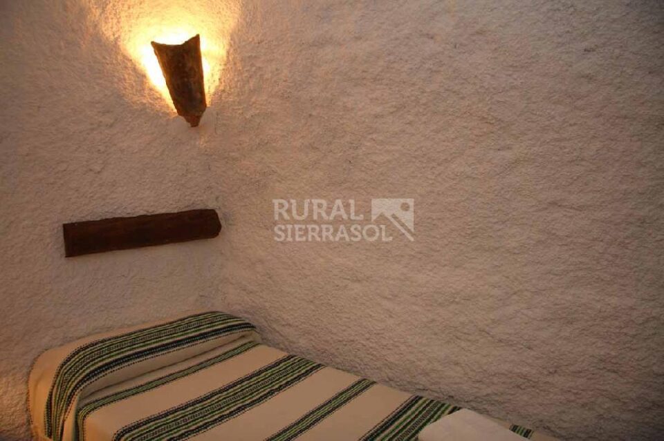 Casa Cueva de estilo rústico en Castilléjar, con chimenea y barbacoa - Imagen 10