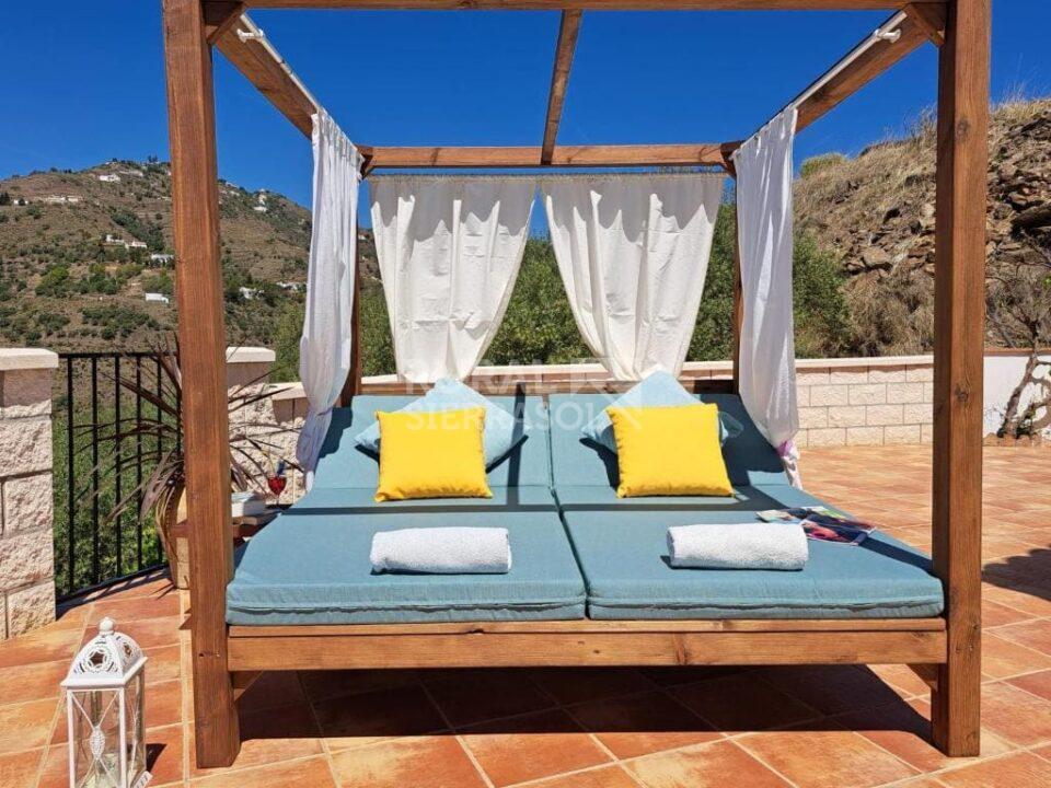 Confortable Casa Rural en Cómpeta con piscina, chimenea y bonitas vistas - Imagen 8
