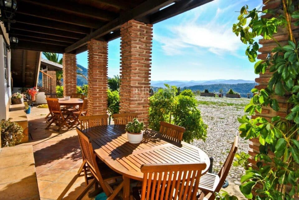 Precioso Alojamiento Rural en Periana con piscina rodeada de césped y wi-fi - Imagen 9