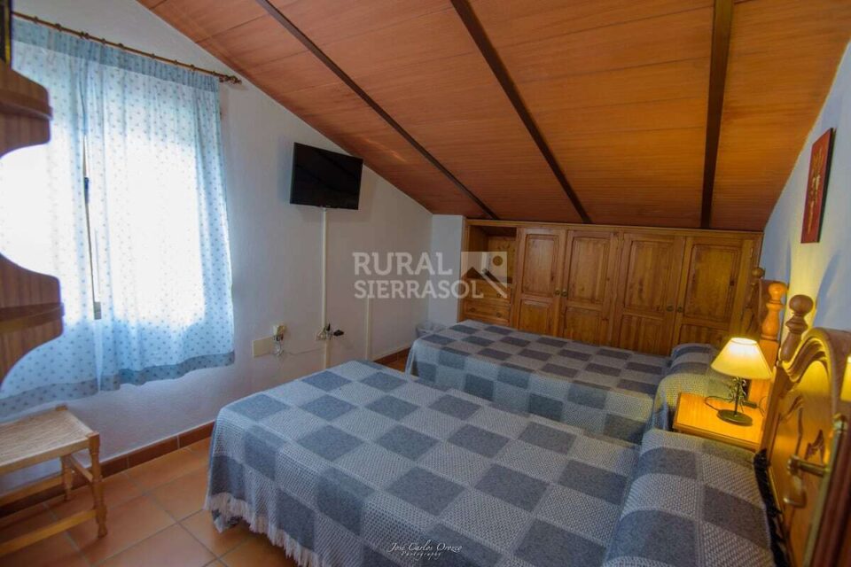Casa Rural en Ronda, con piscina vallada, barbacoa, aire acondicionado - Imagen 10