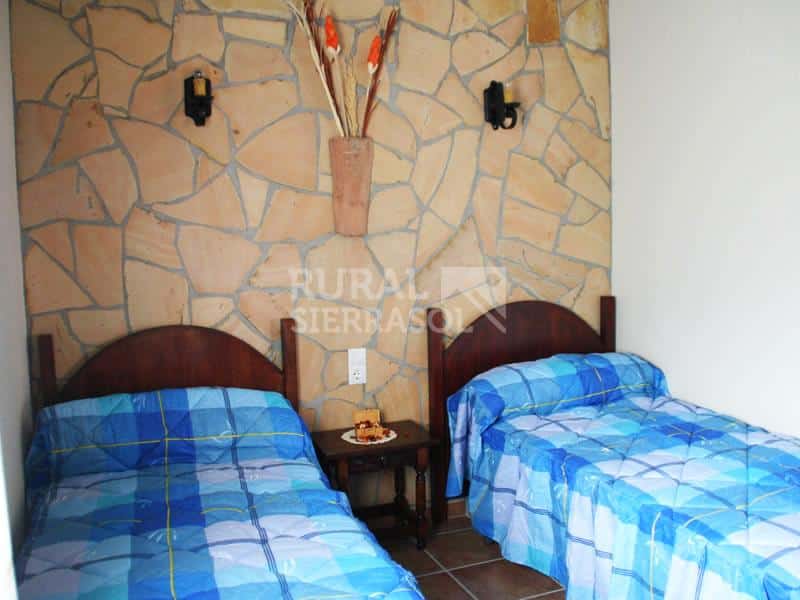 Habitación con dos camas individuales de Casa rural en Ardales (Málaga)-1033