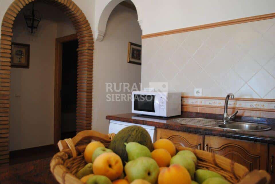 Cocina con fruta de casa rural en Periana (referencia 1003)
