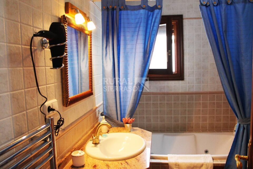 Acogedor Alojamiento Rural en Capileira con jacuzzi - Imagen 11