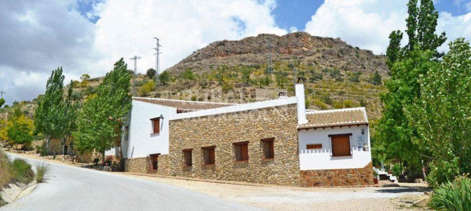 Coqueto Alojamiento Rural en Castril de la Peña, con wifi y aire acondicionado - Imagen 11