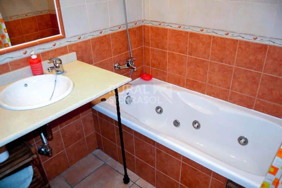 Precioso Alojamiento Rural en Castril, con bañera hidromasaje y wifi - Imagen 12