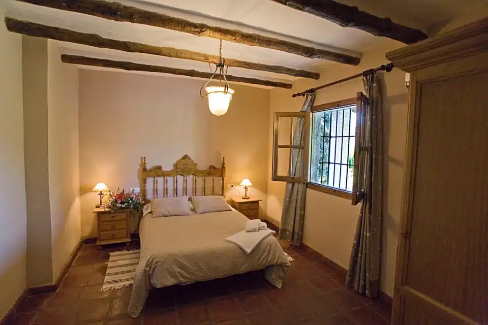 Dormitorio con cama doble Casa rural en El Chorro - Álora (Málaga)-2853