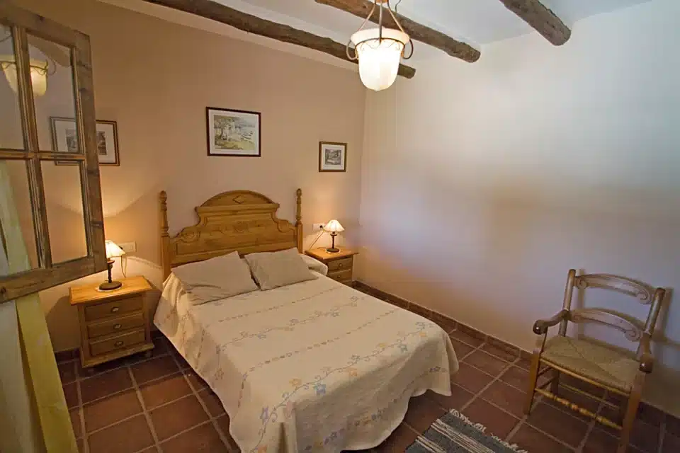 Dormitorio con cama doble de Casa rural en El Chorro - Álora (Málaga)-3368