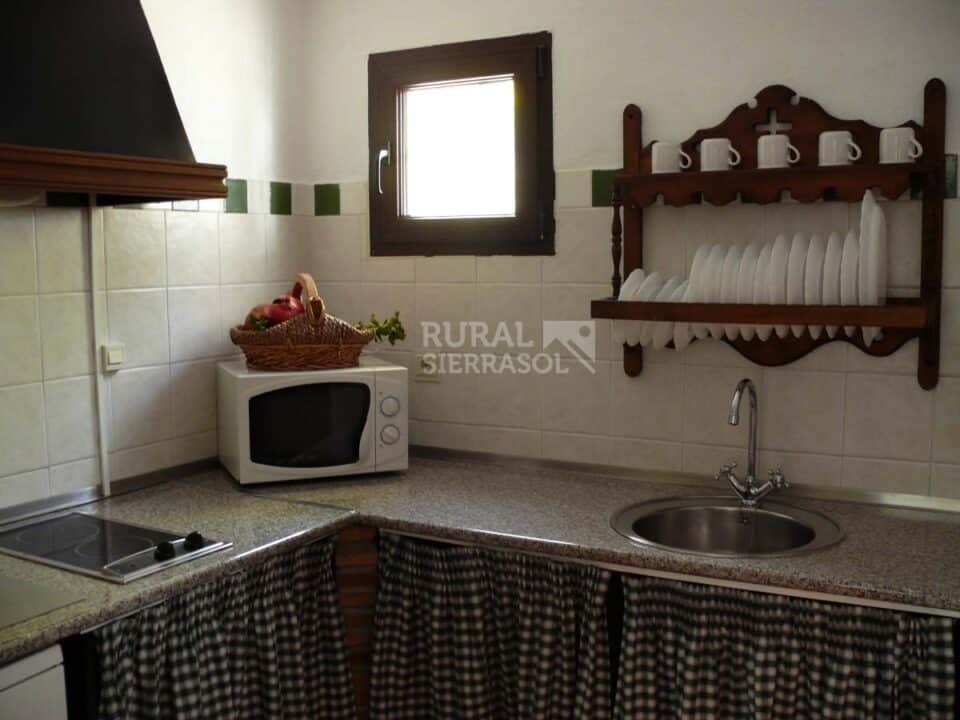 Espléndida Casa Rural en Sierra Nevada, con piscina y barbacoa - Imagen 11