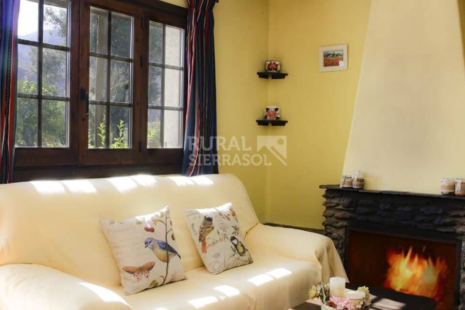 Acogedora Casa Rural en Órgiva, con gran zona de césped, barbacoa y piscina - Imagen 11