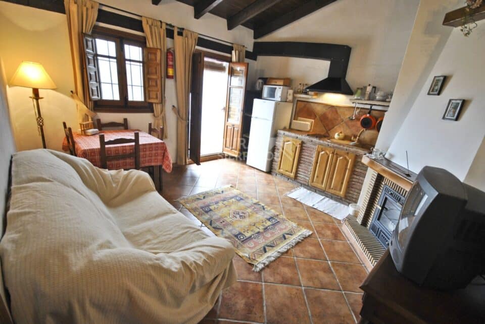 Alojamiento Rural en Periana con chimenea, wi-fi y piscina - Imagen 10
