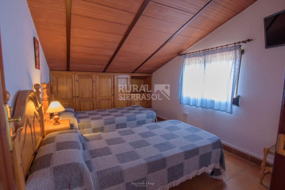 Casa Rural en Ronda, con piscina vallada, barbacoa, aire acondicionado - Imagen 11