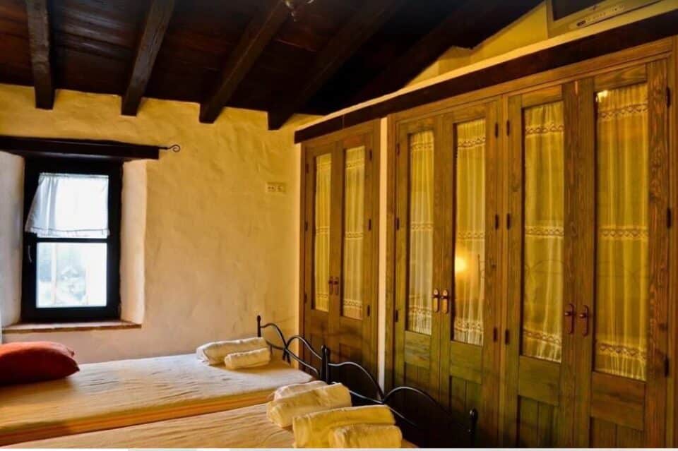 Casa Rural en Cortes de la Frontera con spa-hidromasaje, chimenea y barbacoa - Imagen 12