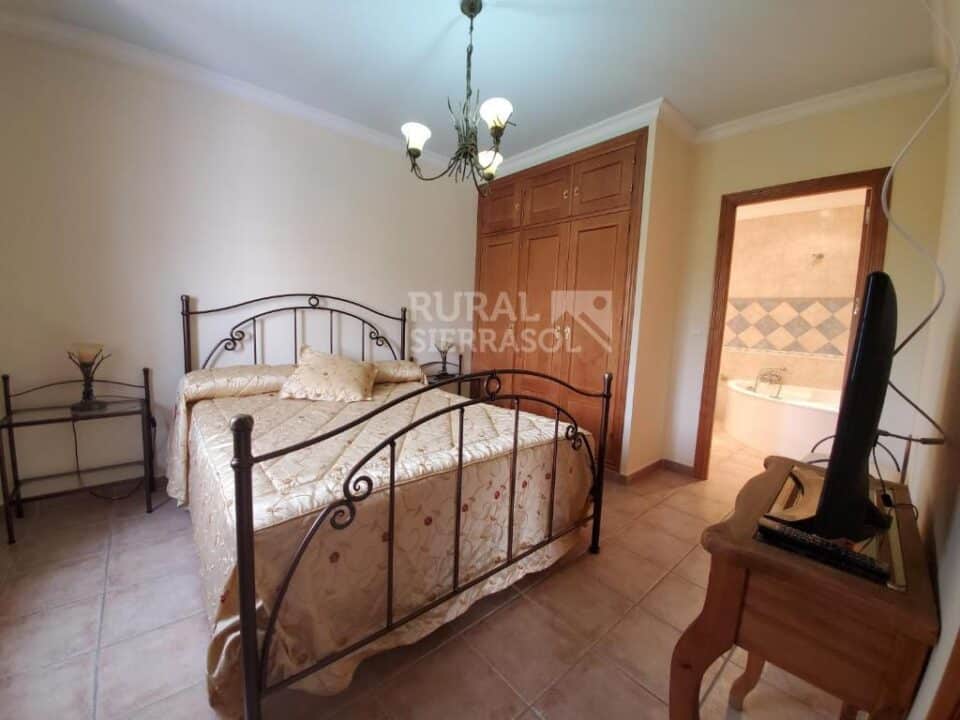 Precioso Hotel Rural en Colmenar, con bonitas vistas al campo - Imagen 12