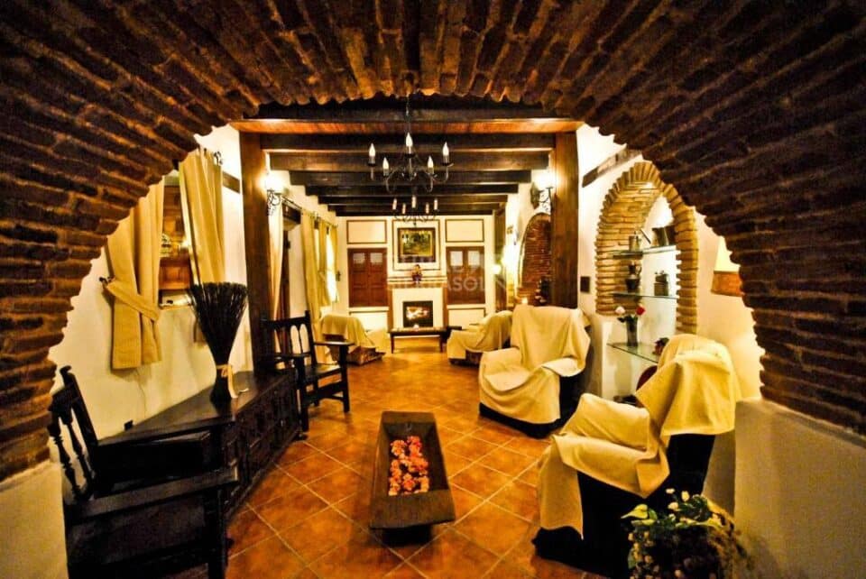 Conjunto Rural en Periana con piscina, barbacoa y wifi - Imagen 11