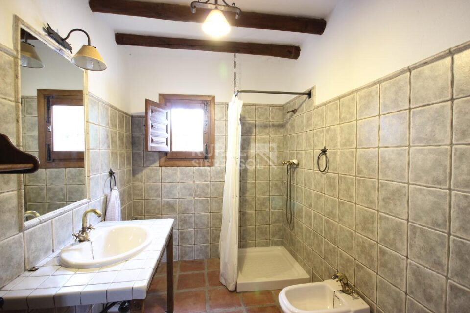 Casa Rural en Viñuela con bonitas vistas, piscina y wi-fi - Imagen 12