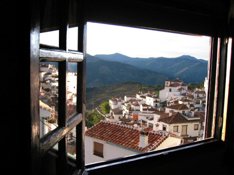 Acogedora Casa Rural en Benalauría con preciosas vistas al Valle del Genal - Imagen 5