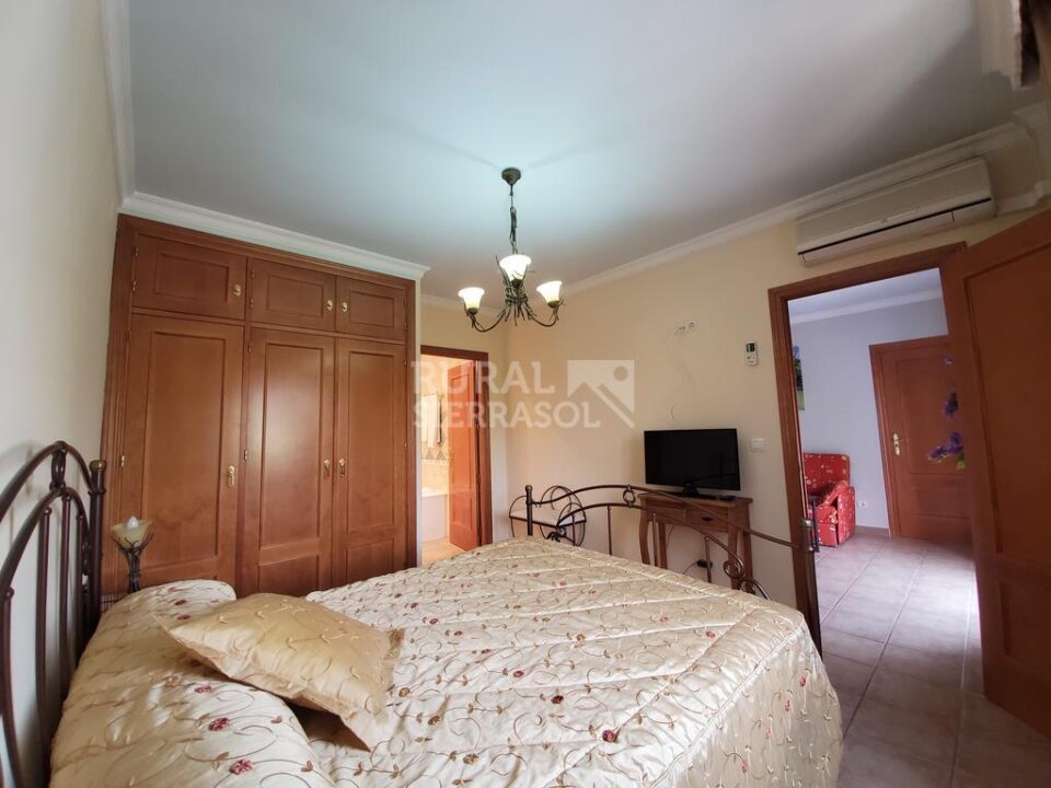 Precioso Hotel Rural en Colmenar, con bonitas vistas al campo - Imagen 13