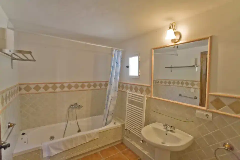 Baño con bañera de Casa rural en El Chorro - Álora (Málaga)-3397