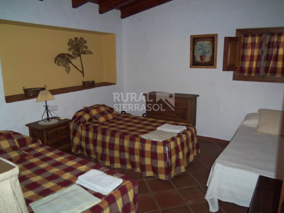 Acogedora Casa Rural en Genalguacil, con barbacoa y chimenea - Imagen 13