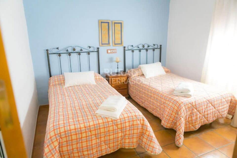 Esplendida Casa Rural al sur del Torcal de Antequera, con piscina rodeada de césped y barbacoa - Imagen 13