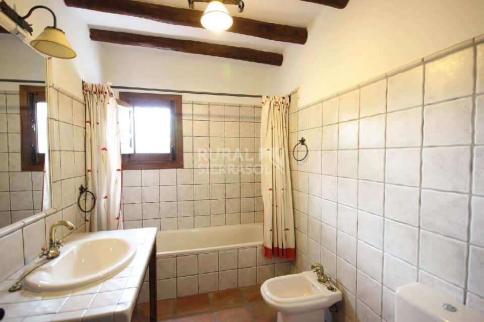 Casa Rural en Viñuela con bonitas vistas, piscina y wi-fi - Imagen 13