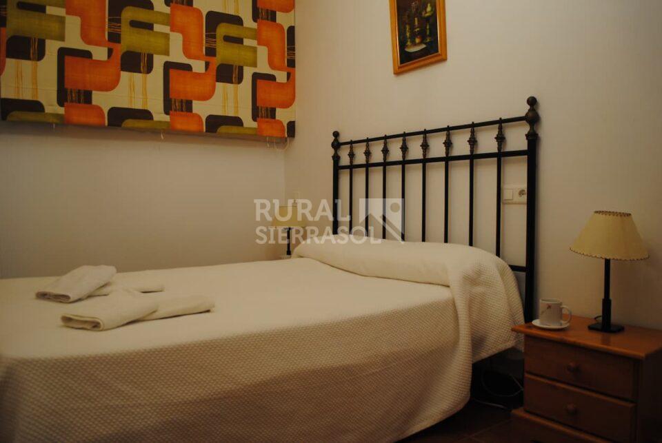 Dormitorio interior de casa rural en Periana (referencia 1003)