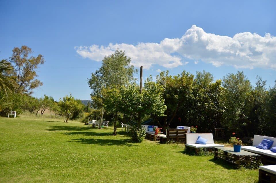 Mesas de exterior en jardín de Casa rural en Alfarnatejo (Málaga)-1100