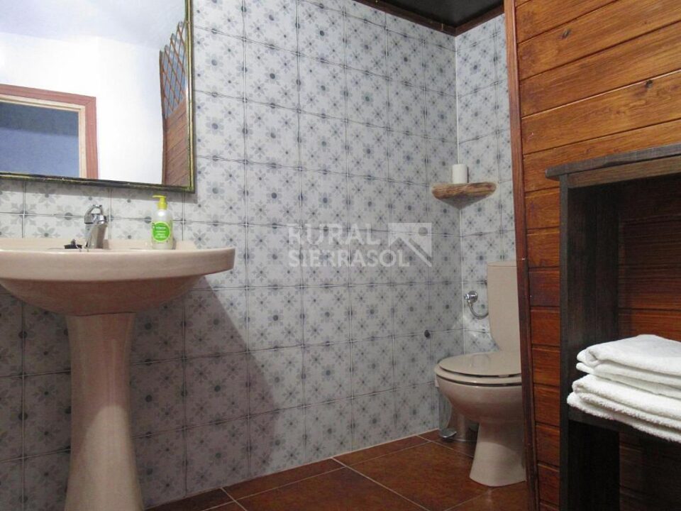 Auténtica Casa Serrana en Cuevas del Becerro con chimenea, aire acondicionado y calefacción - Imagen 14