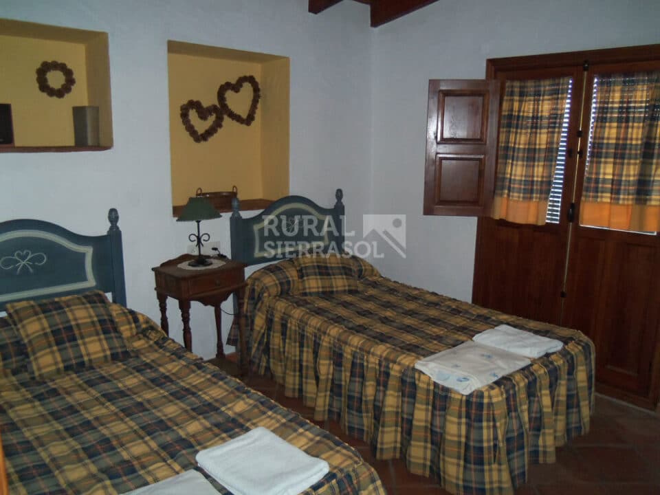 Acogedora Casa Rural en Genalguacil, con barbacoa y chimenea - Imagen 14