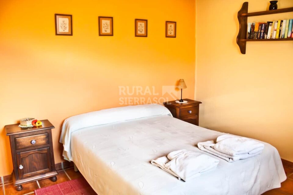 Acogedora Casa Rural en Órgiva, con gran zona de césped, barbacoa y piscina - Imagen 14